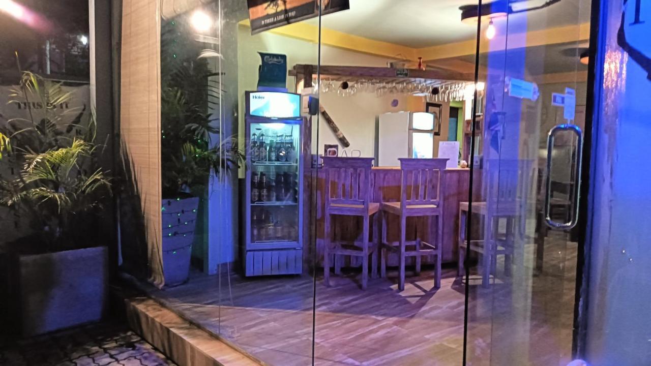 This Is It Airport Hotel And Restaurant Negombo Exterior photo