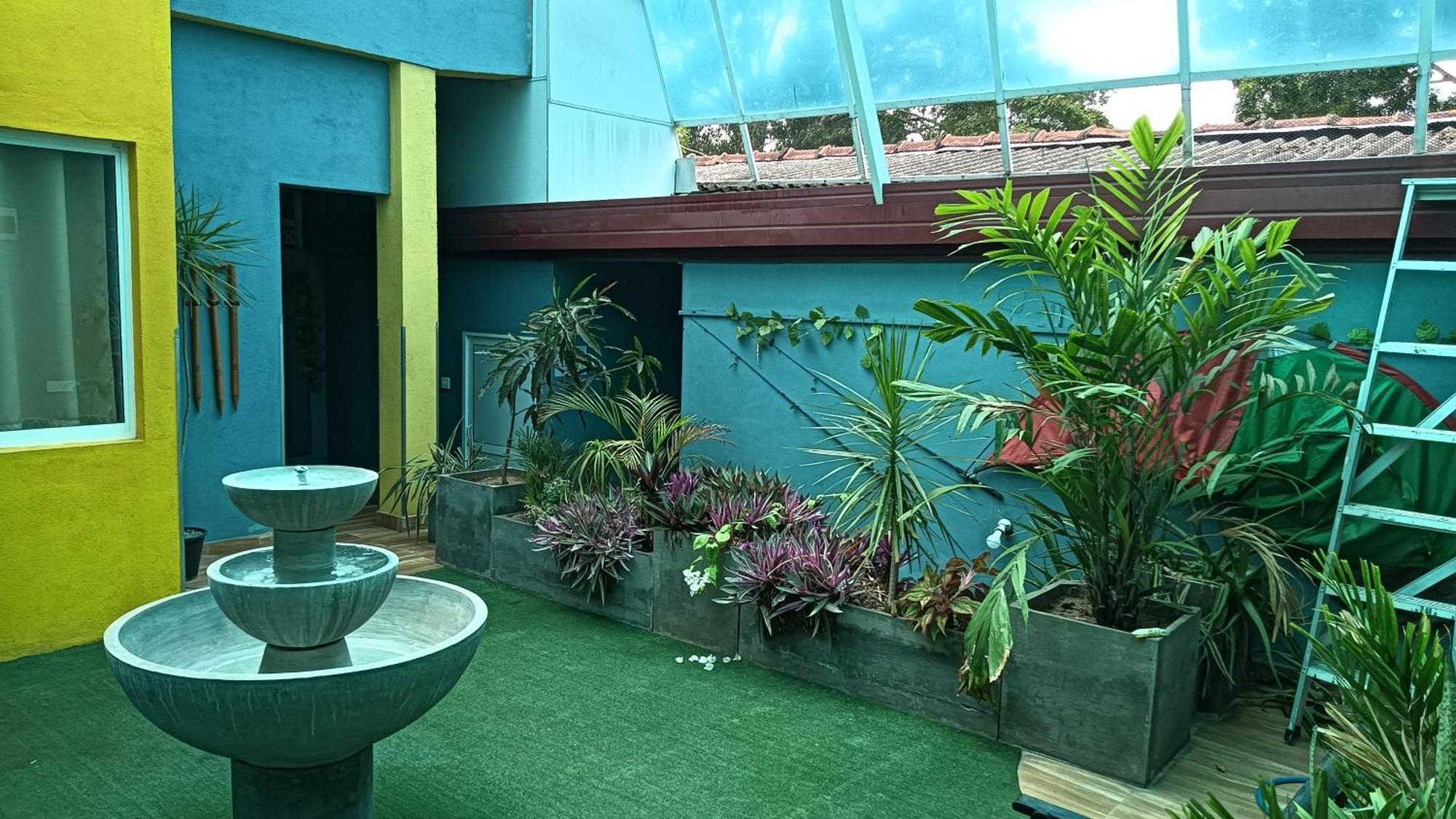 This Is It Airport Hotel And Restaurant Negombo Exterior photo